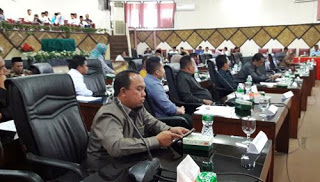 Rapat paripurna Masa Sidang II dipimpin Wakil Ketua DPRD Padang Arnedi Yarmen 
