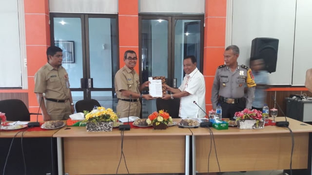 Bupati Kuansing Terima SK Penetapan Tuan Rumah Porprov 