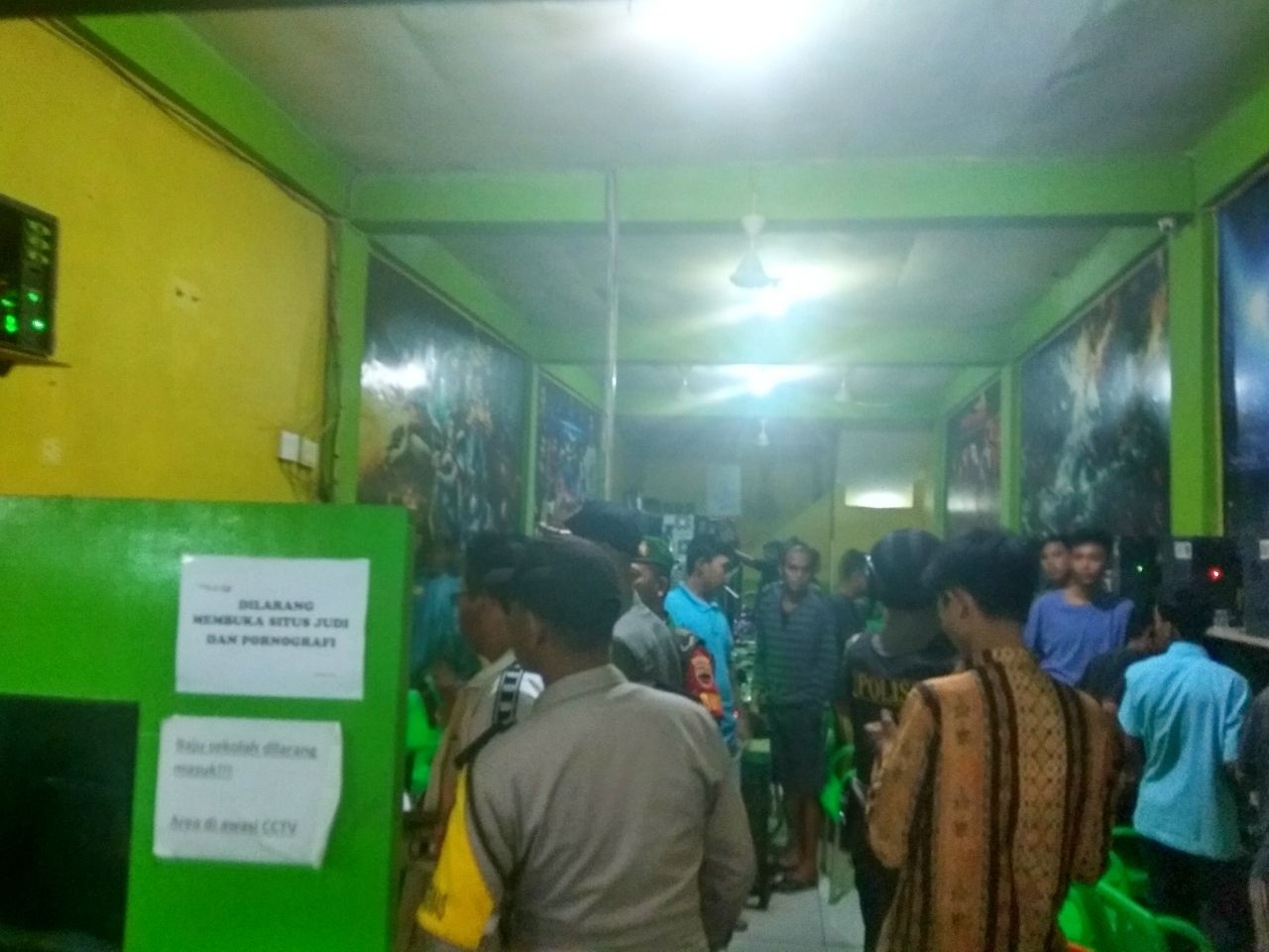 Polsek siak hulu razia gabungan kesejumlah warnet yang tidak miliki izin