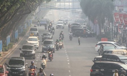 Warga Kota Pekanbaru Lakukan Takbiran Keliling Meski Diselimuti Asap