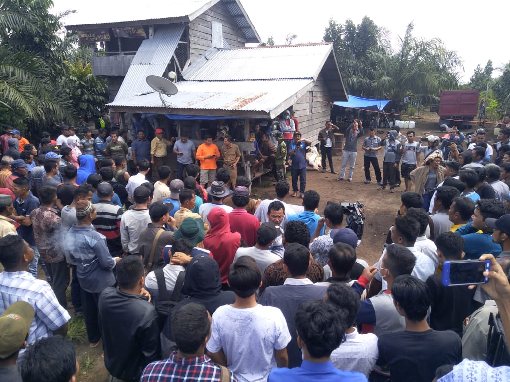 Warga Bonai Unjuk Rasa Tolak Kehadian PT. RAR dan TNI  di Lahan Sengketa. 