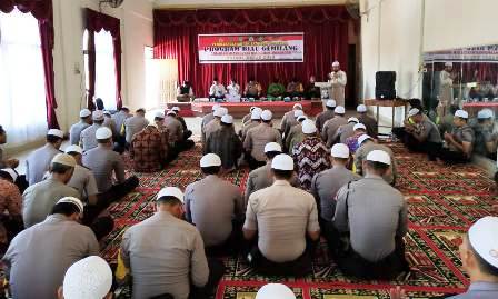 Polisi Rohul Laksanakan Iktikaf di Beberapa Masjid