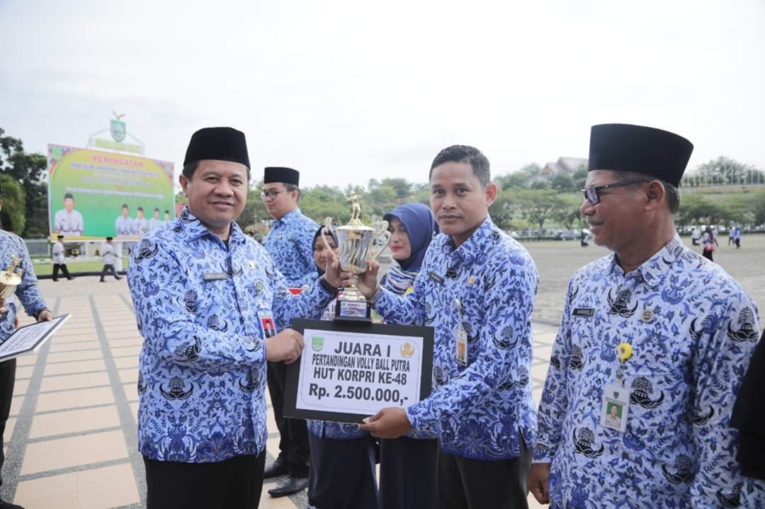 Pemkab Rohul Gelar Upacara HUT Korpri ke-48 di Halaman Kantor Bupati