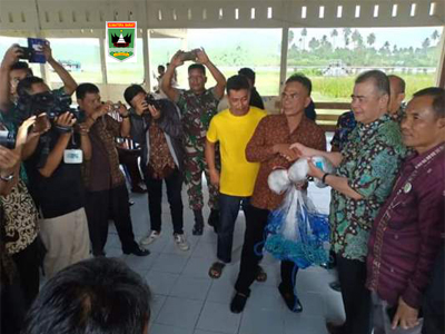 Pemprov Sumbar Serahkan 450 Set Jaring Gill Net Pengganti â€œPukek Osoâ€