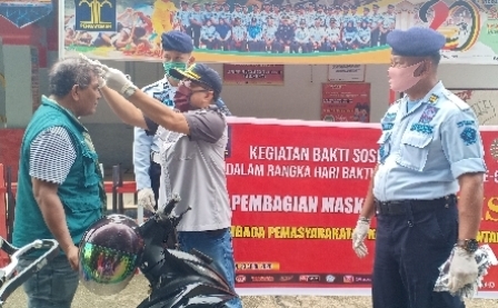 Lapas Kelas 2 B Teluk Kuantan Peduli Covid-19 Bagikan Masker Gratis