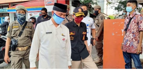 WALIKOTA MAHYELDI â€˜MERADANGâ€™TERKAIT PEMBAGIAN BANSOS DI KANTOR POS PADANG