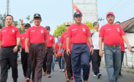 Ditaja Polres Inhil, Bupati Ikuti Jalan Santai Bersama Ribuan Masyarakat