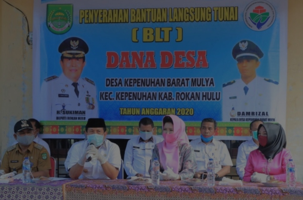 Pemkab Rokan Hulu Serahkan Bantuan BLT/DD di Kecamatan Kepenuhan