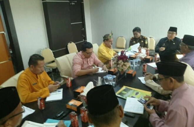 Minta Pasar Guntung Segera Difungsikan, Bupati Inhil Gelar Rapat Tertutup