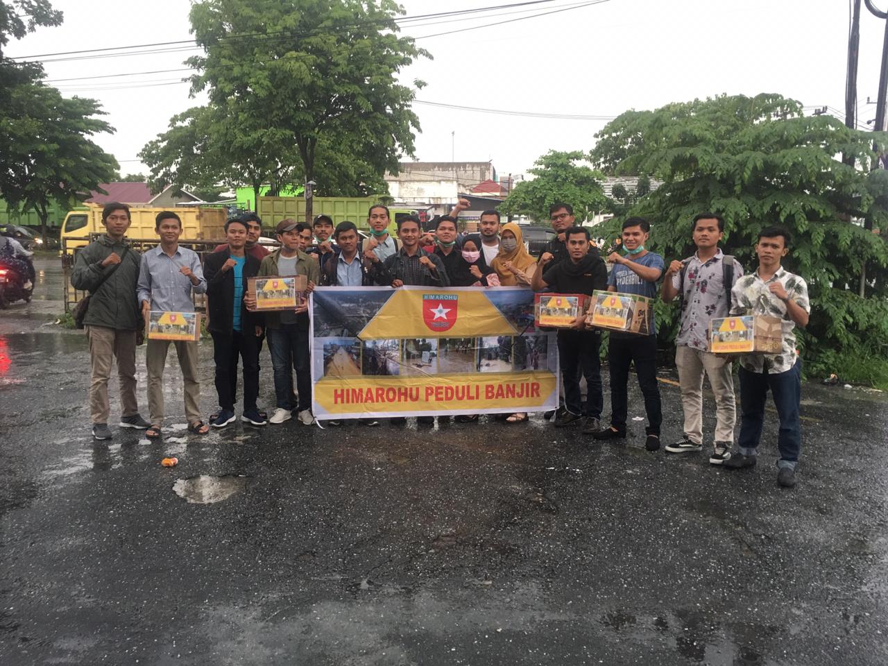 Peduli Korban Banjir, Himarohu Riau  Melakukan Aksi Di Jalan