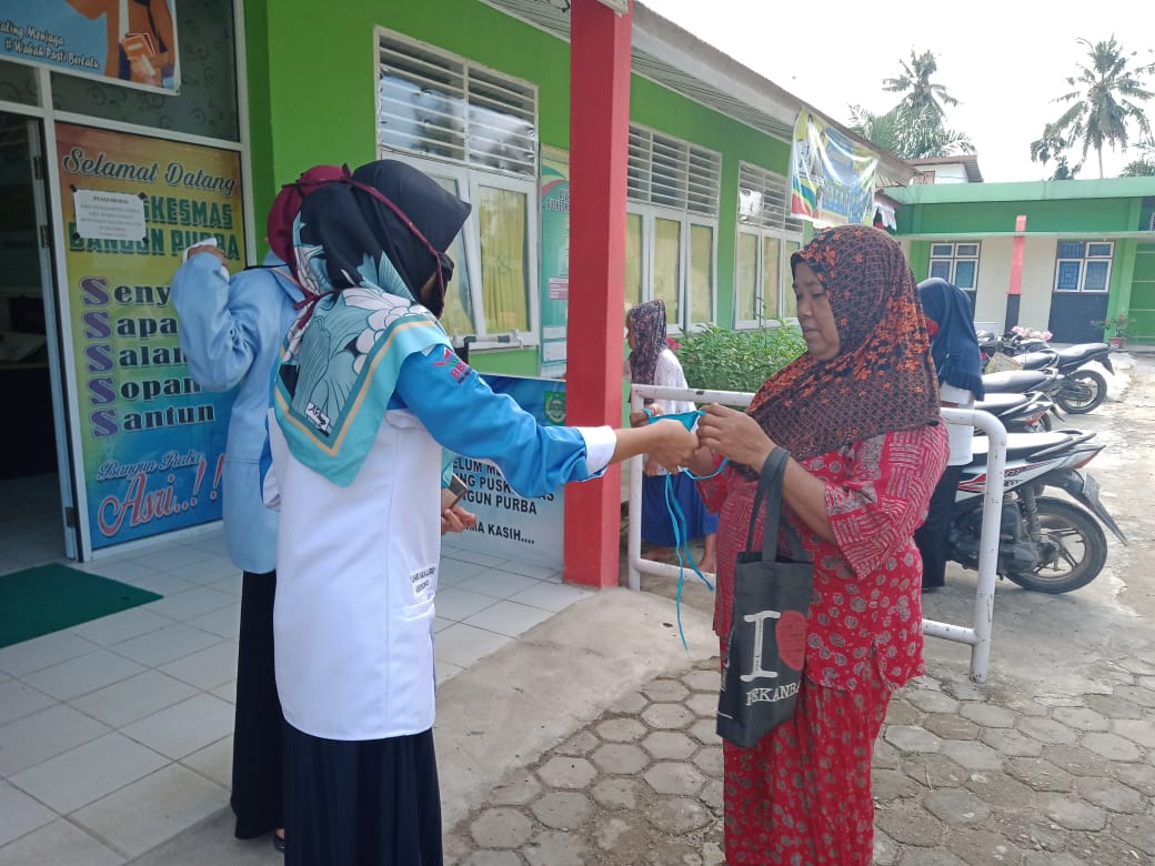 Mahasiswa KKN UNRI Lakukan Pencegahan Covid-19 Di Bangunan Purba