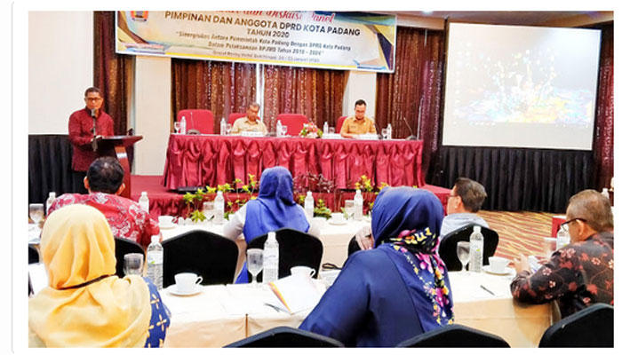 DPRD Padang ikuti Seminar â€œSinergisitas antara Pemko Padang dengan DPRD