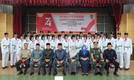 Bupati Inhil Kukuhkan Paskibra HUT RI ke-74