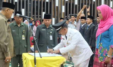 H Syamsuddin Uti Lantik 83 Pejabat Eselon IV