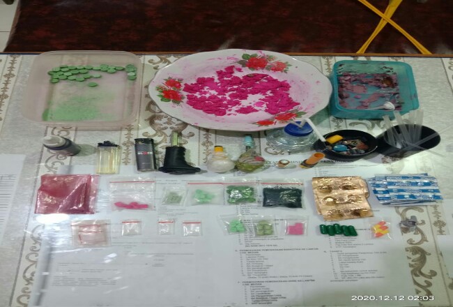 Polisi Bongkar Home Industri Pembuatan Narkoba di Kampung Dalam Pekanbaru