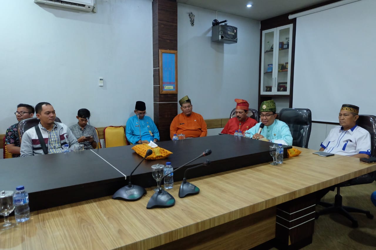 Bupati Wardan Gelar Press Conference Dengan Insan Pers