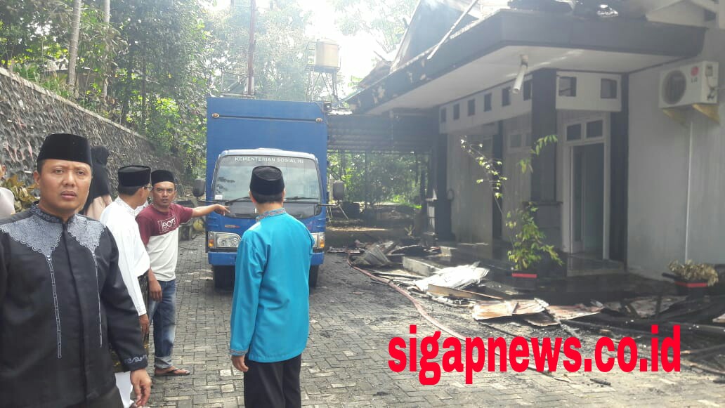 Kantor Dinas Sosial pemberdayaan Masyarakat dan Desa Kuansing Terbakar