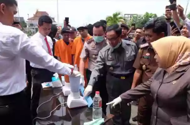 Bupati Wardan Ikut Musnahkan Sabu dan Ektasi di Mapolres Inhil