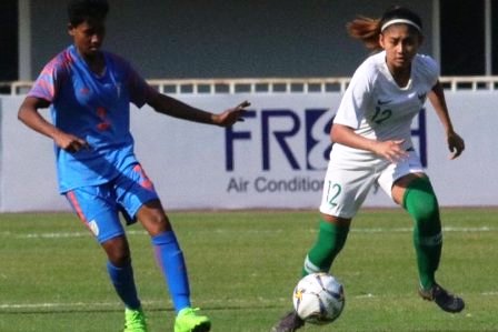 Rully Nere: Dua Gol India Karena Kesalahan Lini Belakang