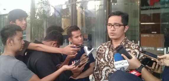 Geledah Rumah Dinas Gubernur Kepri, KPK Amankan 13 tas