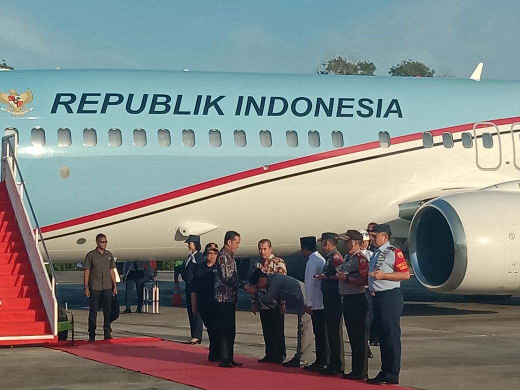 Ketua DPRD Provinsi Riau, Indra Gunawan EET Sambut Kedatangan Presiden RI, Joko Widodo