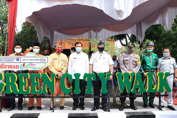 Wako Firdaus Resmikan Pedestrian Sudirman Green City Walk Pekanbaru