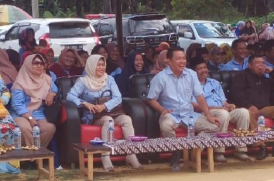 Sosok Si Cantik Rohani Pendamping Husni Thamrin, Didoakan Sehat Selalu dan jadi Ibu Bupati Pelalawan