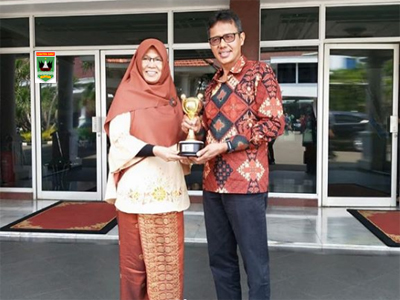 Sumbar Terima Anugerah Parahita Ekapraya Kategori Utama