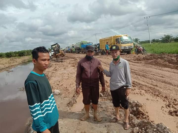 Bersama UPT PUPR-PERKIM Provinsi Riau Alfa Syahputra Tinjau Jalan Sontang Duri