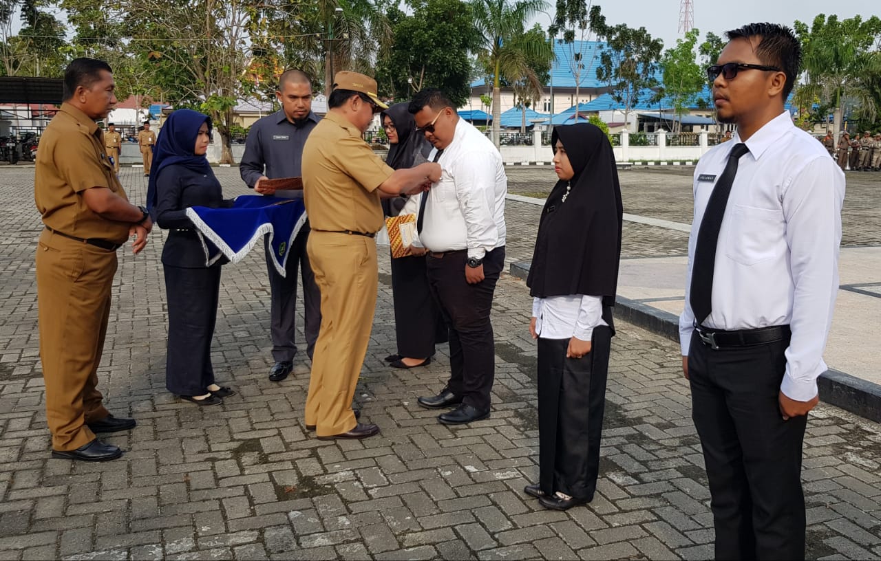 Sekda Kepulauan Meranti Serahkan 216 SK CPNS