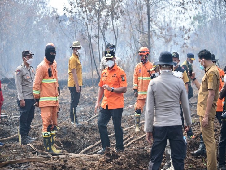 9 Hotspot Terdeteksi, Bupati Kampar Turun Langsung Tangani Karhutla Rimbo Panjang