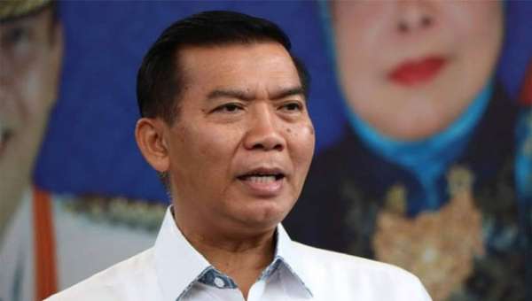 Walikota Pekanbaru Tandatangani Berkas PAW Anggota DPRD 
