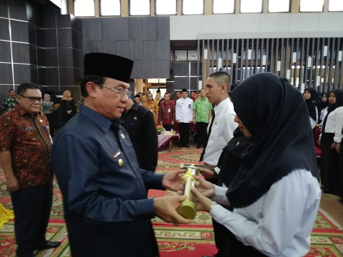 Bupati Inhil Serahkan SK Kepada 329 CPNS
