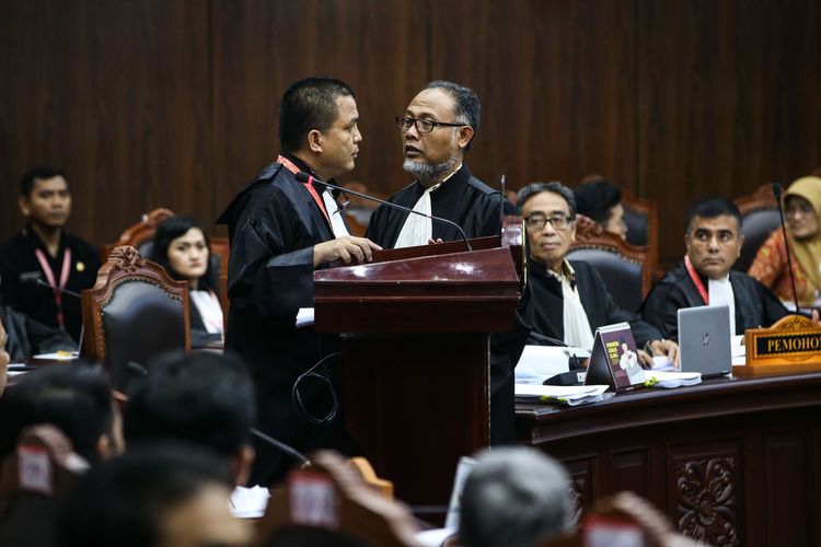Bivitri Kritisi 15 Poin Petitum Gugatan Prabowo-Sandi