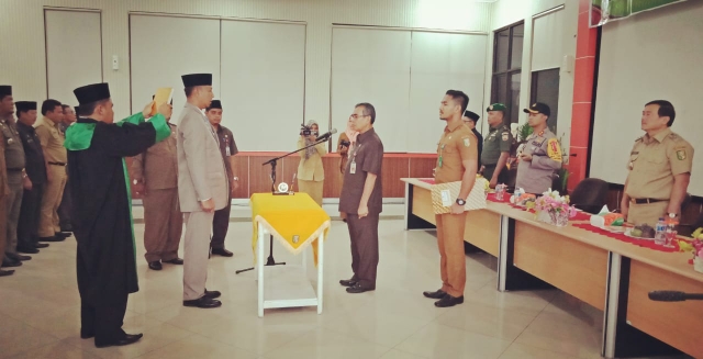 Bupati Kuansing Mursini Lantik HM.Refendi Zukman Kadis Dukcapil 