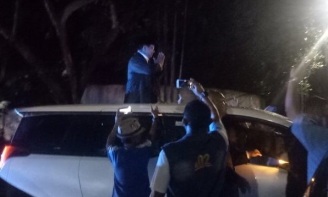 Usai Melaksanakan Debat Capres, Prabowo Disambut Pendukungnya 