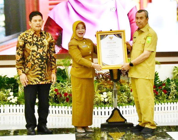 97,70 Persen Penduduknya Peserta JKN, Pemkab Kampar Raih Penghargaan UHC Award dari Pemrov Riau
