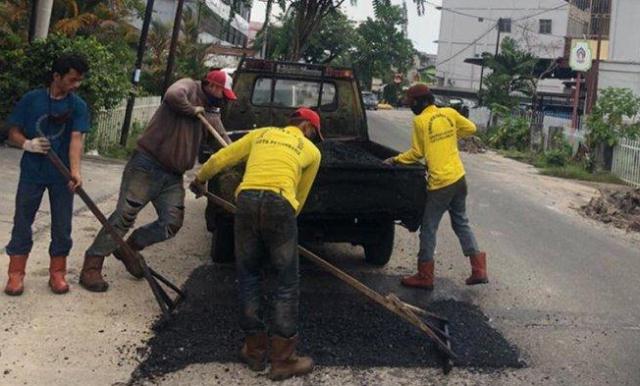 Jalan Bekas Proyek Limbah di Kota Pekanbaru Masih Belum Kunjung Diperbaiki