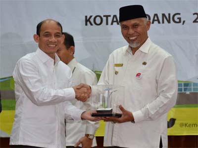 Kota Padang Terima 200 Titik Pemasangan PJU Tenaga Surya dari Kementerian ESDM