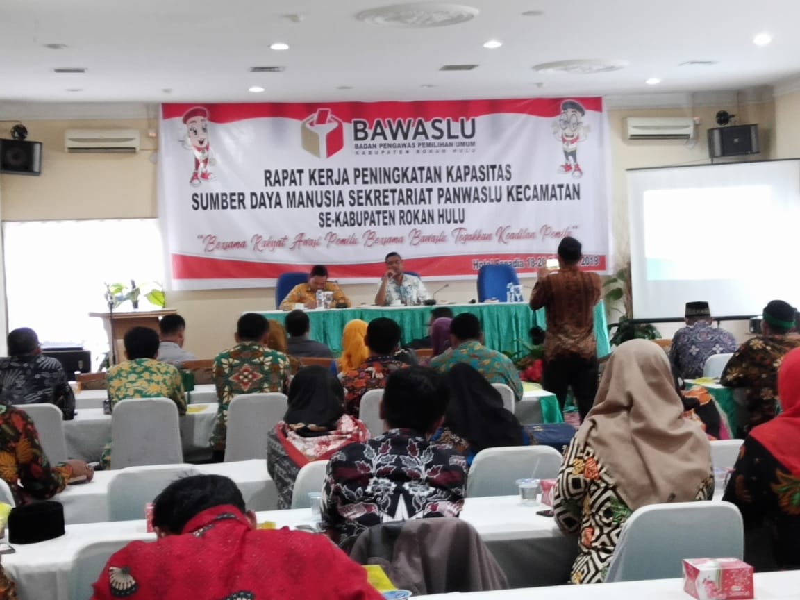 Bawaslu Gelar Raker Peningkatan Kapasitas SDM Panwascam Kabupaten Rokan Hulu