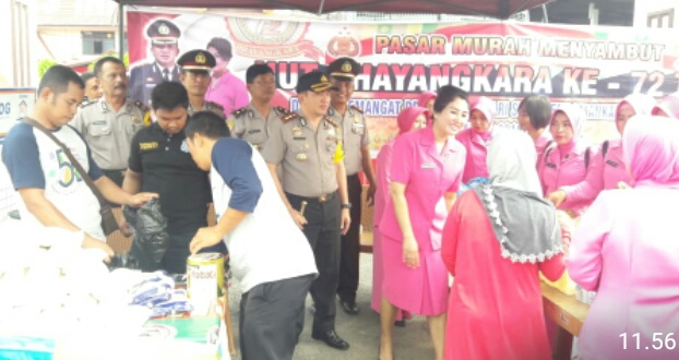 Rangkaian HUT Bhayangkara ke-72, Polres Inhil Taja Pasar Murah
