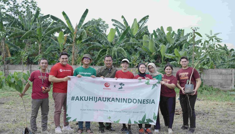 Akulaku Group Tanam Ratusan Pohon di Hutan Kota Ujung Menteng, Jakarta Timur