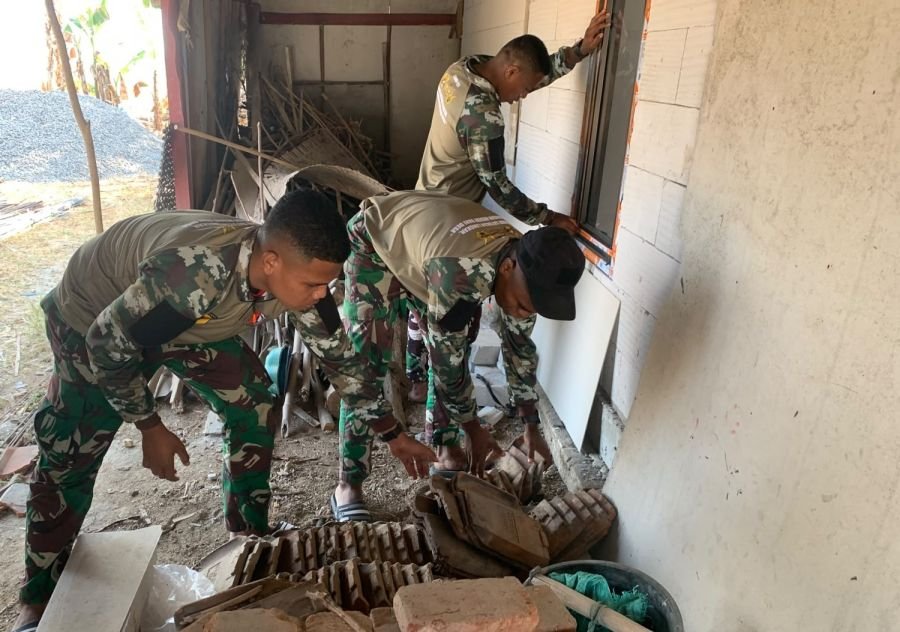 Anggota Satgas Kebut Pembersihan dan Finishing Sebelum TMMD 129 Bojonegoro Usai