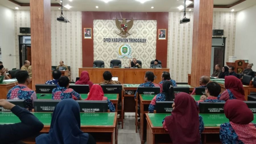 Apoteker Trenggalek Keluhkan Rumitnya Perizinan, DPRD Dorong Perbaikan Sistem dan SOP
