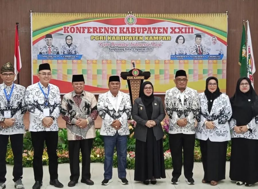 Apresiasi Peran Strategis Guru, Ketum MUI Riau Hadiri Konferensi PGRI Kampar 