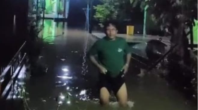 Banjir Parah Rendam Driyorejo Gresik, Jalan dan Rumah Terendam