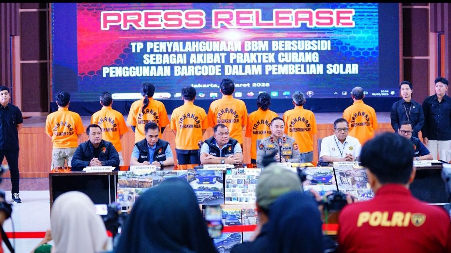 Bareskrim Amankan 8 Tersangka Kasus Penyalahgunaan Solar Bersubsidi di Tuban dan Karawang