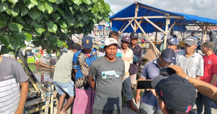 Batas Jaring Perusahaan Budidaya Mutiara di Laut Muncar Banyuwangi Membuat Nelayan Menangis