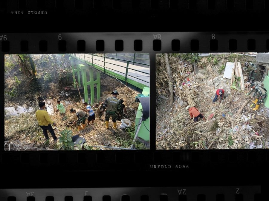 Ber atap Langit ,Satgas TMMD 129 Kodim 0813 Bojonegoro Bersama Warga Bersihkan Kali Bawah Jembatan 