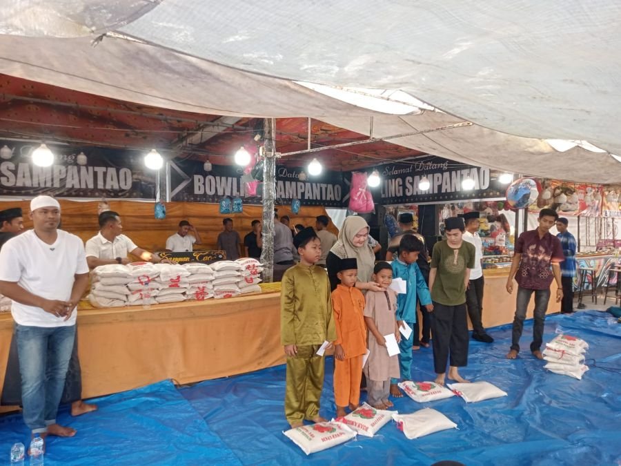 Pengelola Pasar Malam Batu Enam Santuni 75 Anak Yatim